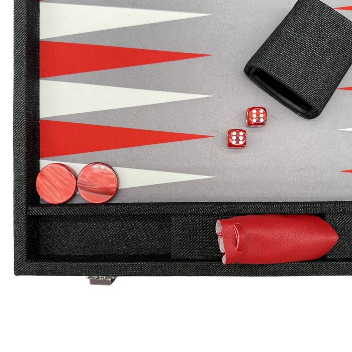 Coffret de backgammon moyen Hector Saxe en toile jeans rouge carmin et cuir avec pions nacrés