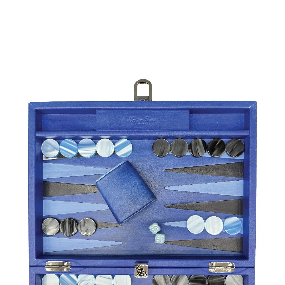 Hector Saxe mittelgroßes Backgammon-Set aus blauem Patina-Leder mit Acetatsteinen und Metalldoppler
